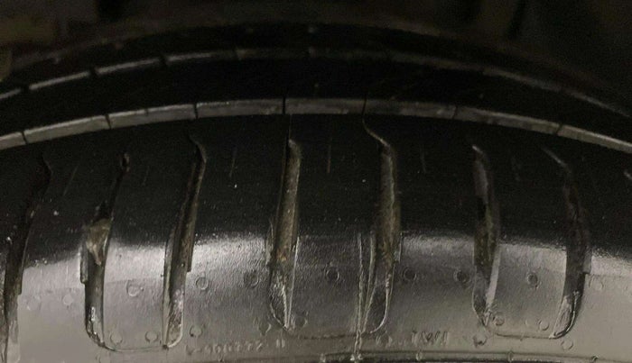 2020 Tata NEXON XMA PETROL, Petrol, Automatic, 77,182 km, Left Front Tyre Tread