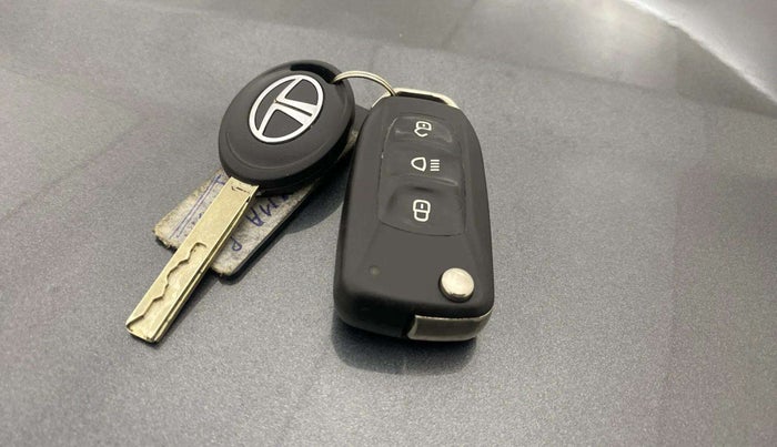 2020 Tata NEXON XMA PETROL, Petrol, Automatic, 77,182 km, Key Close Up