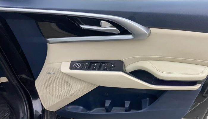 2022 KIA CARENS LUXURY PLUS 1.5 DIESEL AT 6 STR, Diesel, Automatic, 97,411 km, Driver Side Door Panels Control