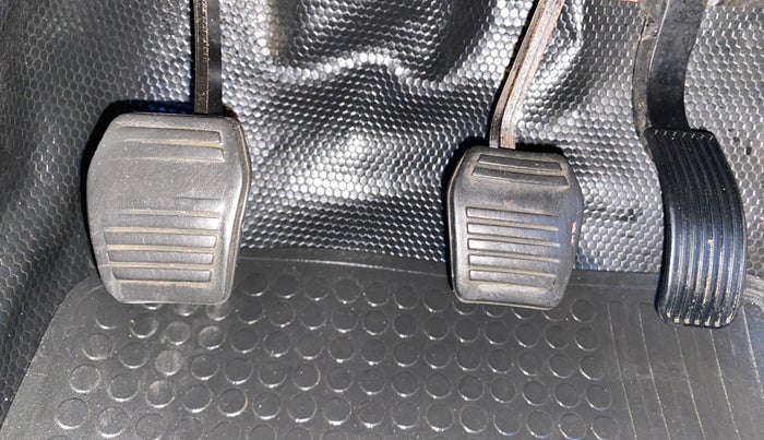 2017 Mahindra TUV300 T8, Diesel, Manual, 47,261 km, Pedals