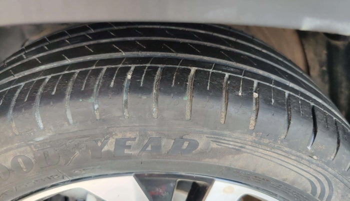 2023 MG HECTOR PLUS SAVVY PRO 1.5 TURBO CVT 7 STR, Petrol, Automatic, 39,096 km, Right Rear Tyre Tread