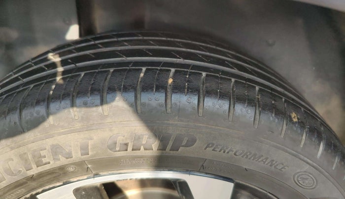 2023 MG HECTOR PLUS SAVVY PRO 1.5 TURBO CVT 7 STR, Petrol, Automatic, 39,096 km, Left Front Tyre Tread