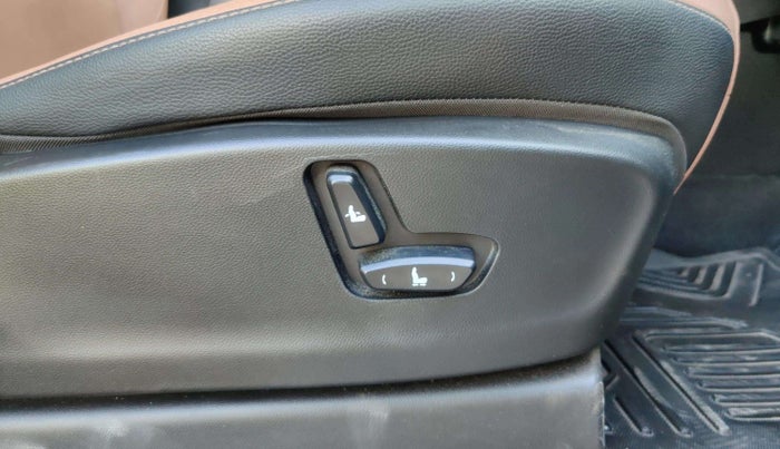 2023 MG HECTOR PLUS SAVVY PRO 1.5 TURBO CVT 7 STR, Petrol, Automatic, 39,096 km, Driver Side Adjustment Panel