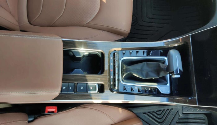 2023 MG HECTOR PLUS SAVVY PRO 1.5 TURBO CVT 7 STR, Petrol, Automatic, 39,096 km, Gear Lever