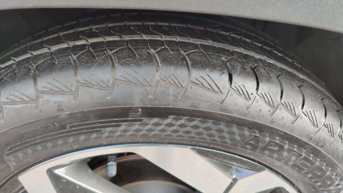 2021 Hyundai ALCAZAR 2.0 SIGNATURE (O) AT 6STR, Petrol, Automatic, 9,524 km, Right Front Tyre Tread