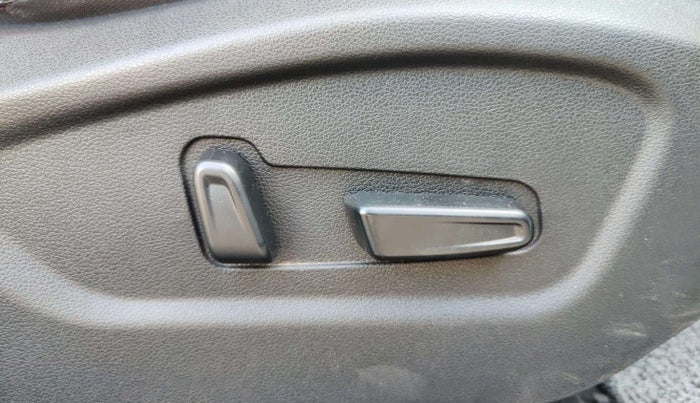 2021 Hyundai ALCAZAR 2.0 SIGNATURE (O) AT 6STR, Petrol, Automatic, 9,524 km, Driver Side Adjustment Panel