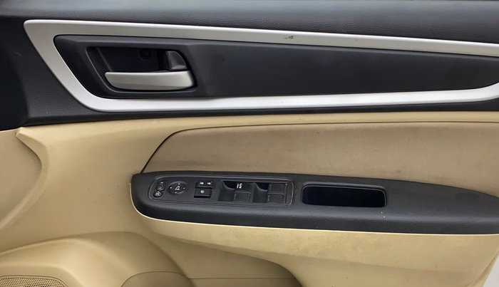 2021 Honda Amaze 1.2L I-VTEC VX CVT, Petrol, Automatic, 30,897 km, Driver Side Door Panels Control