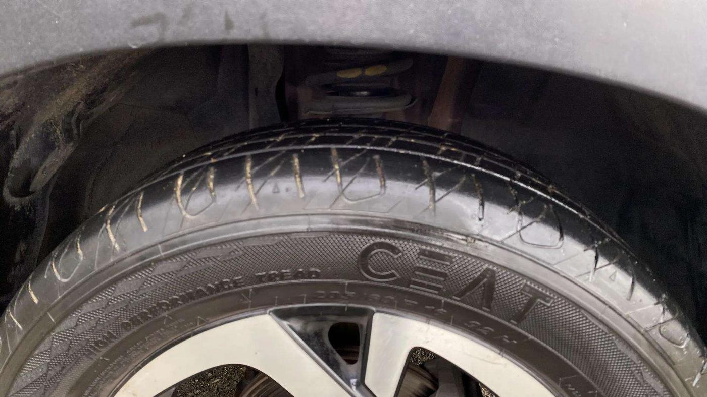 2021 Nissan MAGNITE XV PREMIUM DUAL TONE, Petrol, Manual, 68,777 km, Right Front Tyre Tread