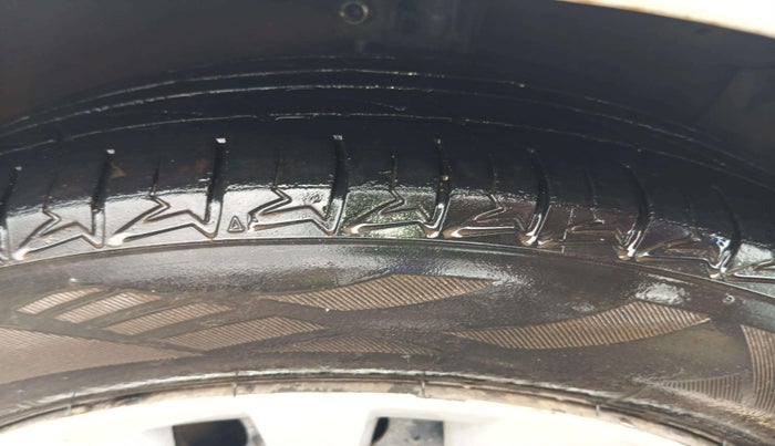 2017 Maruti Ciaz VDI+ SHVS, Diesel, Manual, 95,126 km, Right Front Tyre Tread