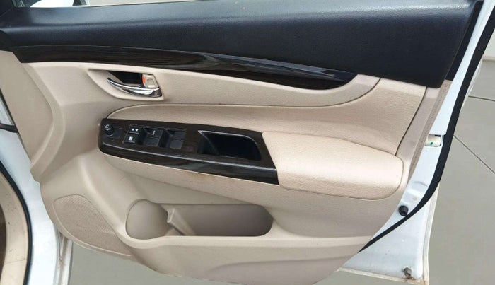 2017 Maruti Ciaz VDI+ SHVS, Diesel, Manual, 95,126 km, Driver Side Door Panels Control
