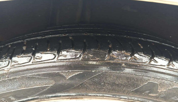 2017 Maruti Ciaz VDI+ SHVS, Diesel, Manual, 95,126 km, Right Rear Tyre Tread