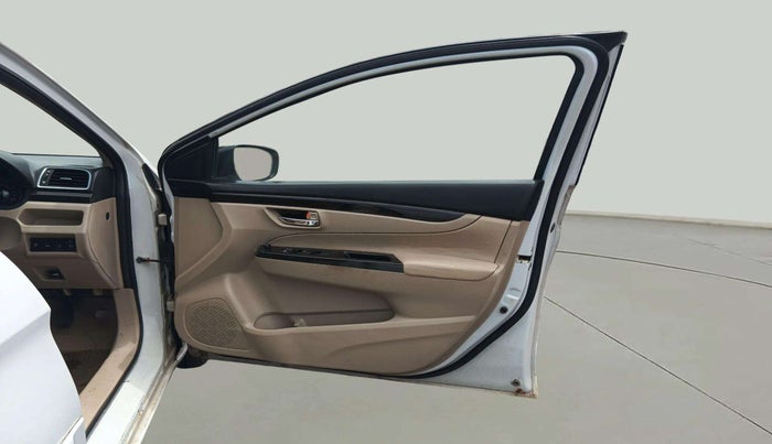 2017 Maruti Ciaz VDI+ SHVS, Diesel, Manual, 95,126 km, RHS Front Door