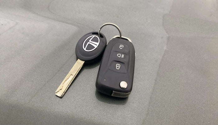 2023 Tata NEXON XMA PETROL, Petrol, Automatic, 28,532 km, Key Close Up