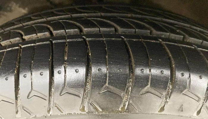 2017 Maruti Dzire VDI, Diesel, Manual, 64,331 km, Left Front Tyre Tread