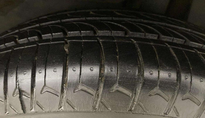 2017 Maruti Dzire VDI, Diesel, Manual, 64,331 km, Left Rear Tyre Tread