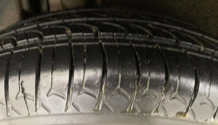 2017 Maruti Dzire VDI, Diesel, Manual, 64,331 km, Right Rear Tyre Tread