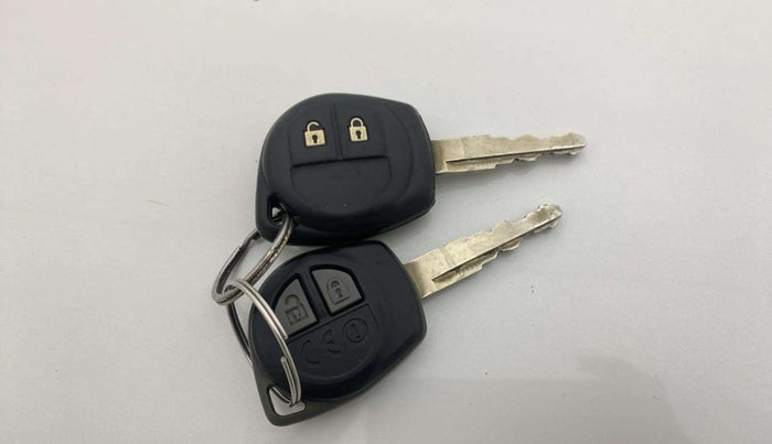 2017 Maruti Dzire VDI, Diesel, Manual, 64,331 km, Key Close Up
