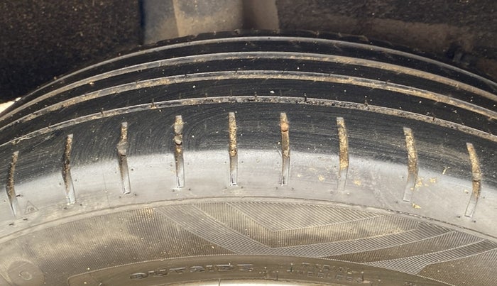 2018 Maruti Baleno ALPHA PETROL 1.2, Petrol, Manual, 68,738 km, Right Front Tyre Tread
