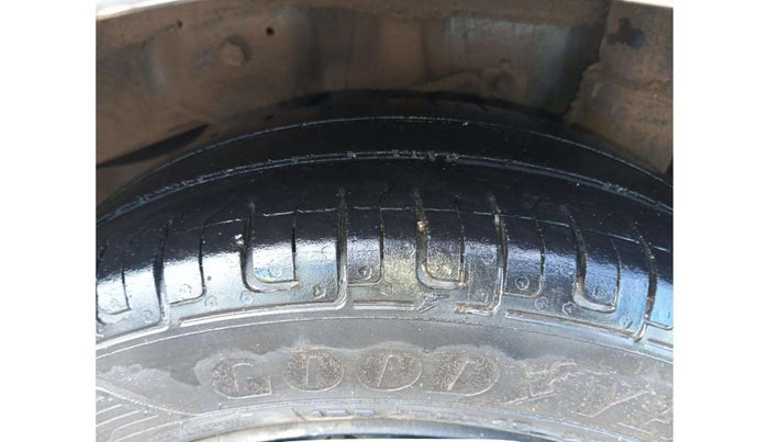 2017 Hyundai Eon MAGNA + AIRBAG, Petrol, Manual, 86,327 km, Left Rear Tyre Tread