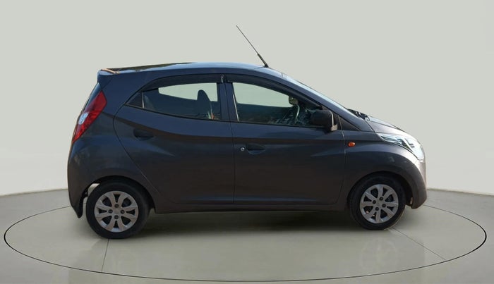 2017 Hyundai Eon MAGNA + AIRBAG, Petrol, Manual, 86,327 km, Right Side View