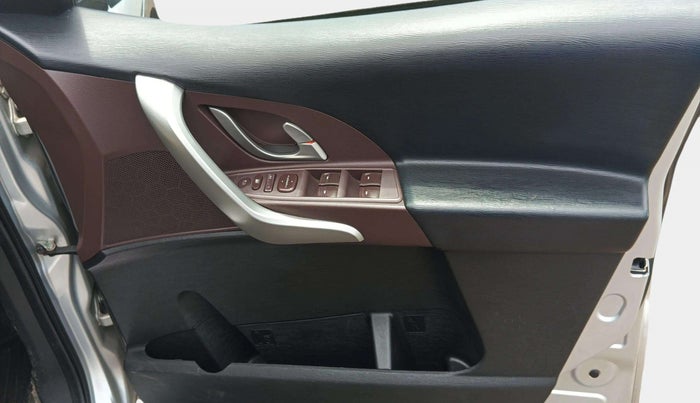 2013 Mahindra XUV500 W8, Diesel, Manual, 82,633 km, Driver Side Door Panels Control