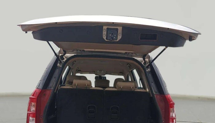 2013 Mahindra XUV500 W8, Diesel, Manual, 82,633 km, Boot Door Open