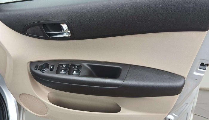 2013 Hyundai i20 MAGNA 1.2, Petrol, Manual, 90,150 km, Driver Side Door Panels Control