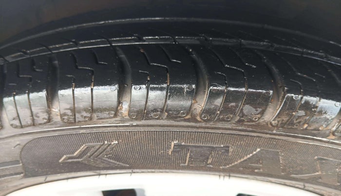 2013 Hyundai i20 MAGNA 1.2, Petrol, Manual, 90,150 km, Right Front Tyre Tread