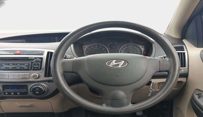 2013 Hyundai i20 MAGNA 1.2, Petrol, Manual, 90,150 km, Steering Wheel Close Up