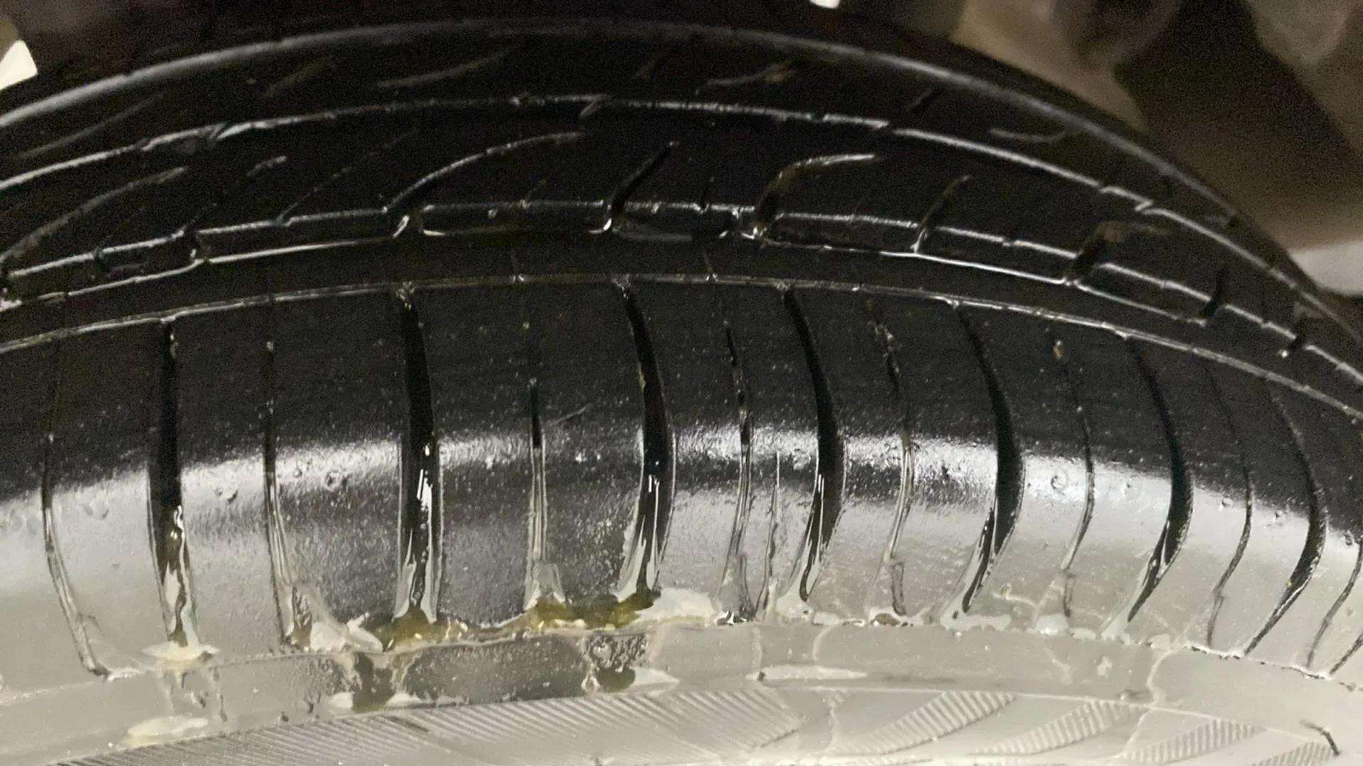 RHS-Rear-Tyre-Tread-19