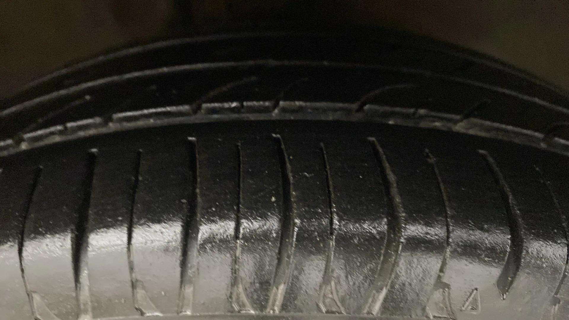 RHS-Front-Tyre-Tread-18