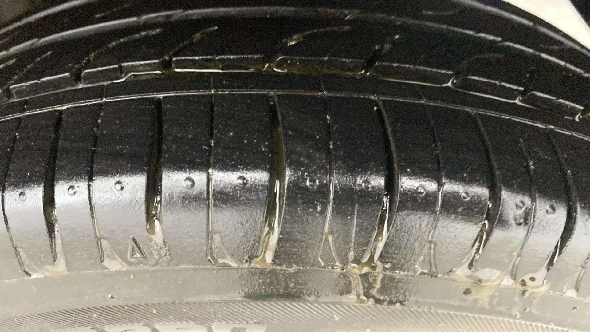 LHS-Rear-Tyre-Tread-21