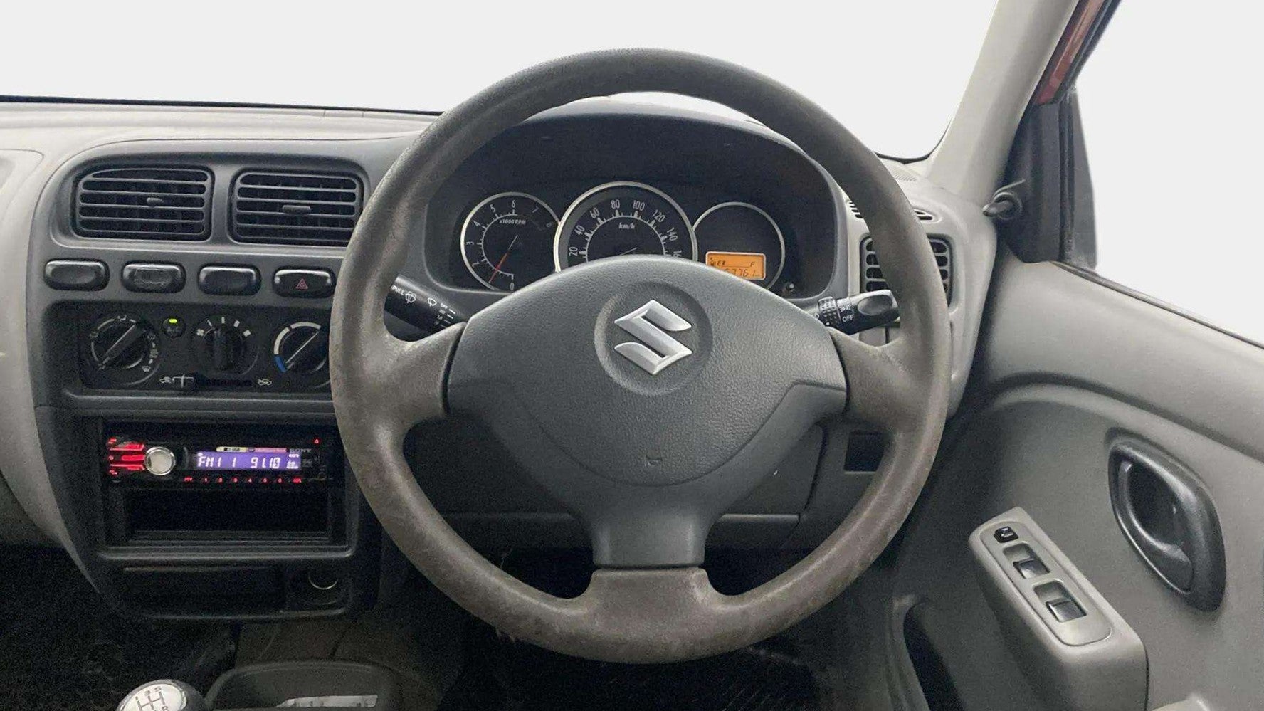 Steering-wheel-close-up-29