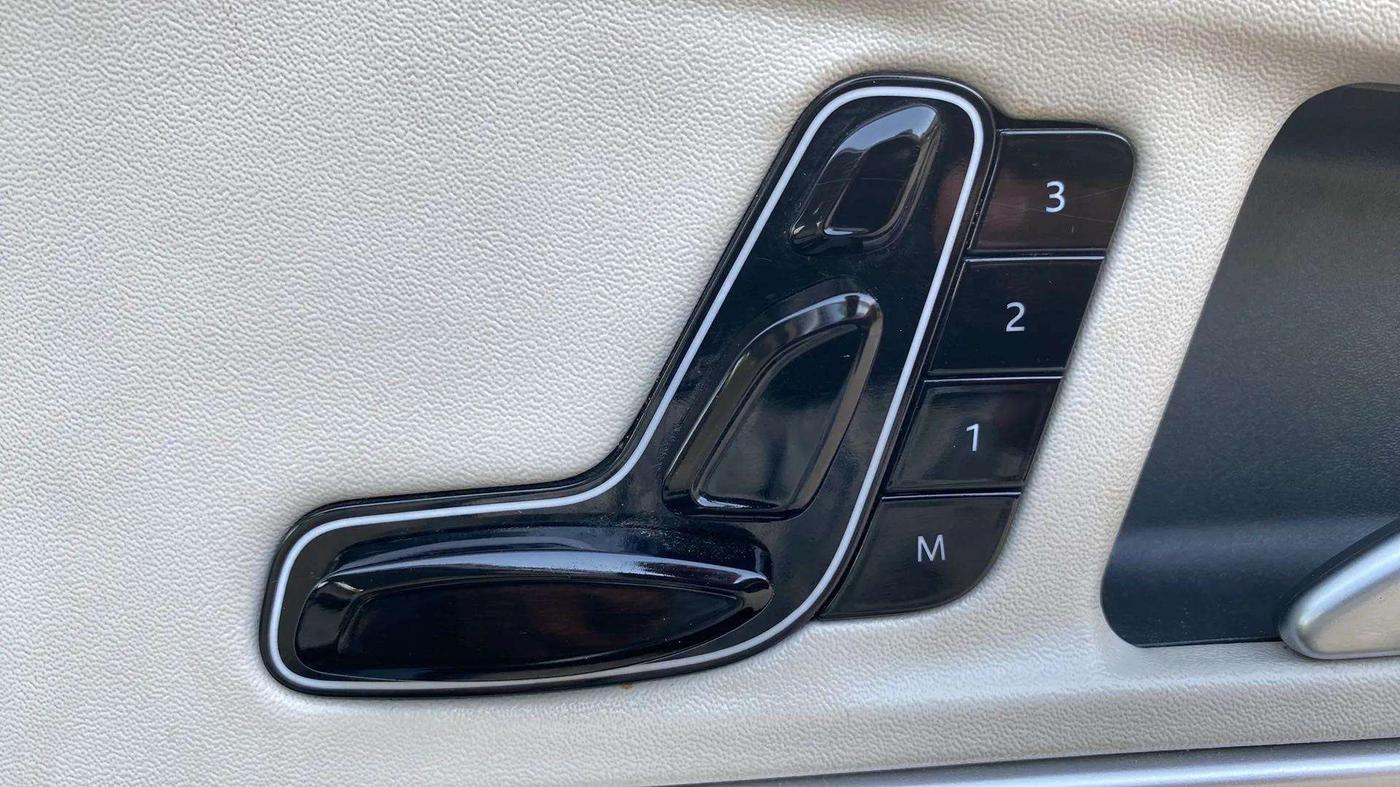 2021 Mahindra XUV700 AX 7 LUXURY P AT 7 STR, Petrol, Automatic, 58,161 km, Driver Side Adjustment Panel