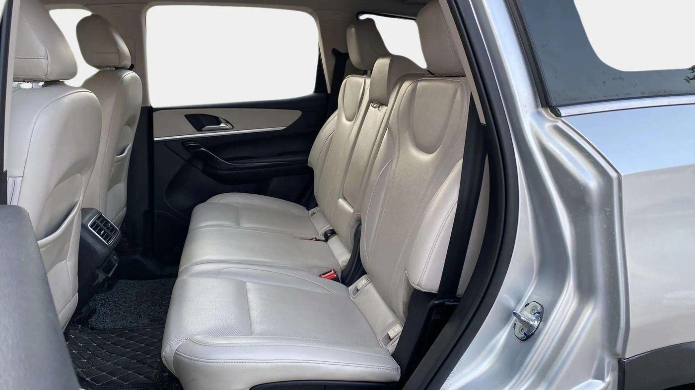 2021 Mahindra XUV700 AX 7 LUXURY P AT 7 STR, Petrol, Automatic, 58,161 km, Right Side Rear Door Cabin