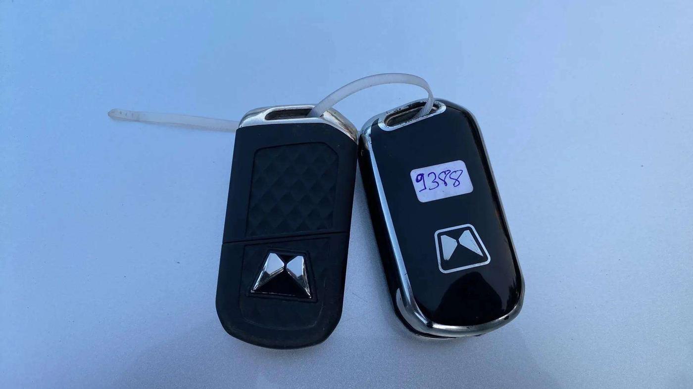 2021 Mahindra XUV700 AX 7 LUXURY P AT 7 STR, Petrol, Automatic, 58,161 km, Key Close Up