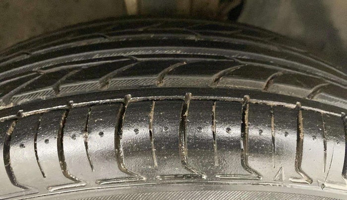 2019 Maruti New Wagon-R LXI CNG (O) 1.0, CNG, Manual, 45,720 km, Right Front Tyre Tread