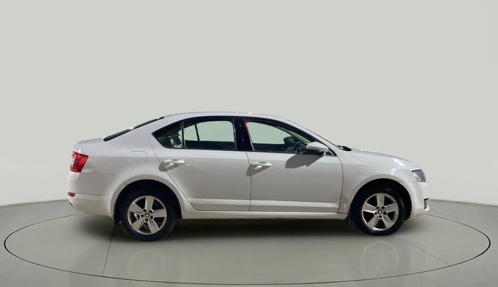 2016 Skoda Octavia AMBITION 1.4 TSI, Petrol, Manual, 1,42,130 km, Right Side View