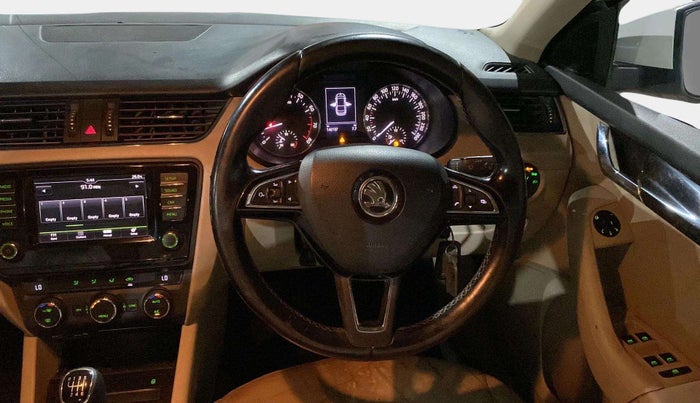 2016 Skoda Octavia AMBITION 1.4 TSI, Petrol, Manual, 1,42,130 km, Steering Wheel Close Up