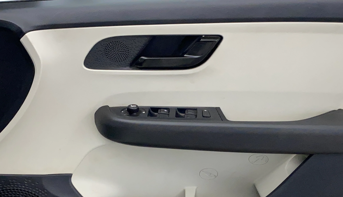 2024 Tata ALTROZ XM PLUS SUNROOF CNG, CNG, Manual, 16,493 km, Driver Side Door Panels Control