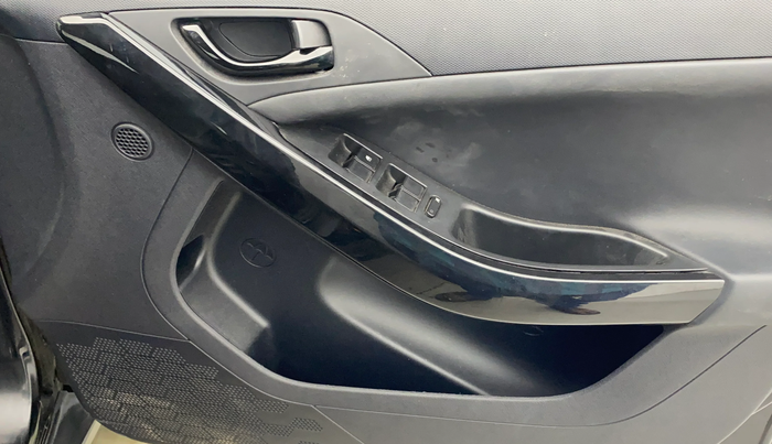 2022 Tata NEXON XZ PLUS (HS) PETROL DARK EDITION, Petrol, Manual, 29,413 km, Driver Side Door Panels Control