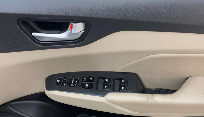 2018 Hyundai Verna 1.6 VTVT SX O, Petrol, Manual, 74,340 km, Driver Side Door Panels Control
