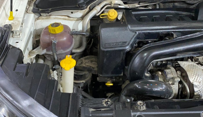 2021 Mahindra XUV300 W8 (O) 1.5 DIESEL AMT, Diesel, Automatic, 60,064 km, Engine View - Right