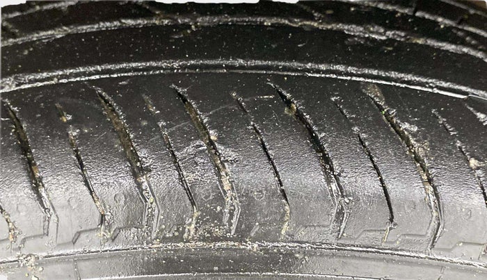 2023 Renault Kiger RXZ AMT DUAL TONE, Petrol, Automatic, 43,317 km, Left Front Tyre Tread