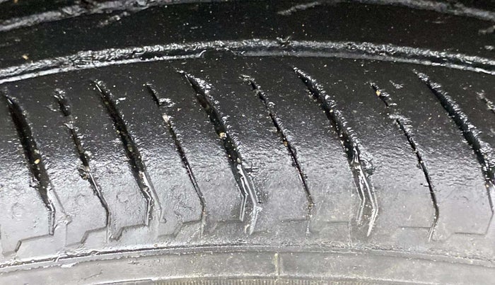 2023 Renault Kiger RXZ AMT DUAL TONE, Petrol, Automatic, 43,317 km, Right Front Tyre Tread