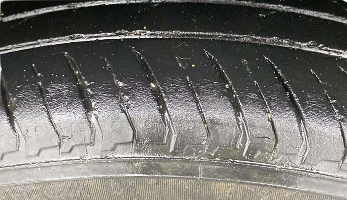 2023 Renault Kiger RXZ AMT DUAL TONE, Petrol, Automatic, 43,317 km, Right Rear Tyre Tread