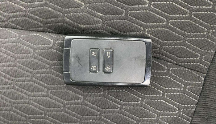 2023 Renault Kiger RXZ AMT DUAL TONE, Petrol, Automatic, 43,317 km, Key Close Up