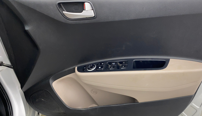 2016 Hyundai Xcent S AT 1.2, Petrol, Automatic, 65,251 km, Driver Side Door Panels Control