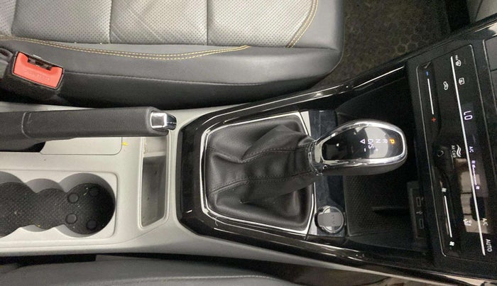 2023 Skoda KUSHAQ STYLE 1.0L TSI AT, Petrol, Automatic, 33,570 km, Gear Lever