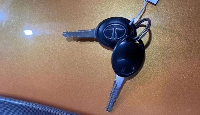 2018 Tata Tiago XE PETROL, Petrol, Manual, 61,679 km, Key Close Up
